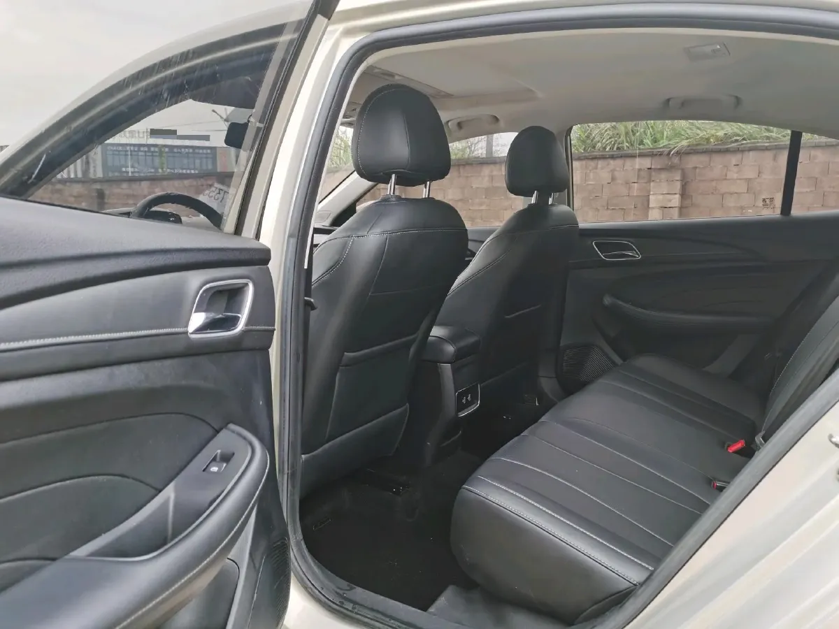 2019 Roewe i5 1.5L 120HP L4 CVT,autocango,china used car exporter,china ev exporter,chinese used car exporter,chinese used ev exporter