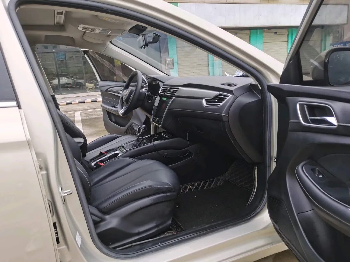 2019 Roewe i5 1.5L 120HP L4 CVT,autocango,china used car exporter,china ev exporter,chinese used car exporter,chinese used ev exporter