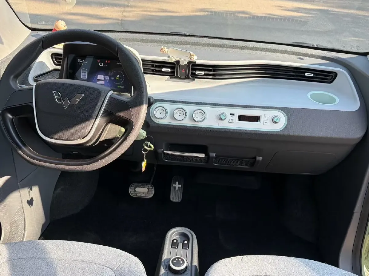 2022 WuLing HongGuang MINI EV BEV 9KWH,autocango,china used car exporter,china ev exporter,chinese used car exporter,chinese used ev exporter