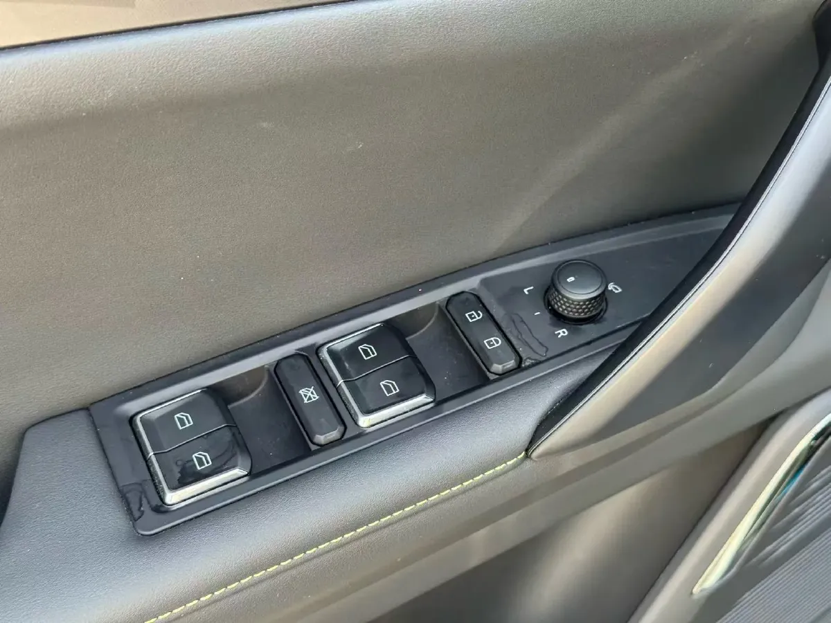 2023 LYNK&CO 03 1.5T 181HP L4 7DCT,autocango,china used car exporter,china ev exporter,chinese used car exporter,chinese used ev exporter