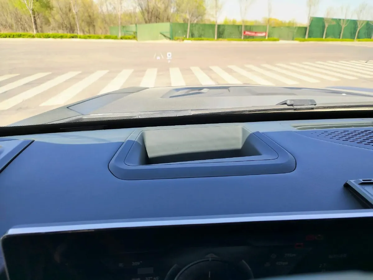 2023 M Hero 917 REEV 197HP 2AT REEV 65.8KWH,autocango,china used car exporter,china ev exporter,chinese used car exporter,chinese used ev exporter