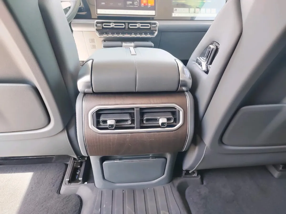 2023 M Hero 917 REEV 197HP 2AT REEV 65.8KWH,autocango,china used car exporter,china ev exporter,chinese used car exporter,chinese used ev exporter