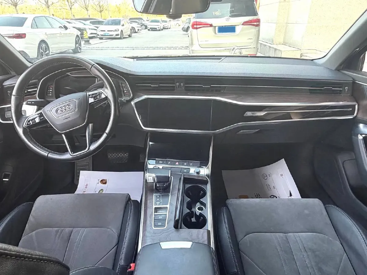 2022 Audi A6L 2.0T 224HP L4 7DCT,autocango,china used car exporter,china ev exporter,chinese used car exporter,chinese used ev exporter