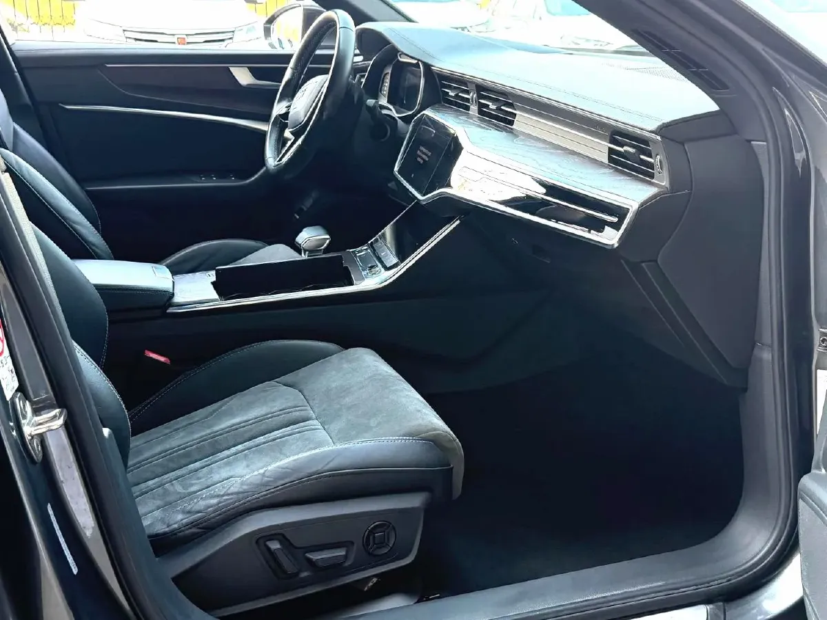 2022 Audi A6L 2.0T 224HP L4 7DCT,autocango,china used car exporter,china ev exporter,chinese used car exporter,chinese used ev exporter