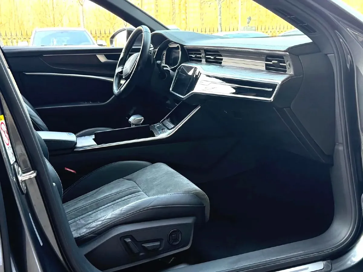 2022 Audi A6L 2.0T 224HP L4 7DCT,autocango,china used car exporter,china ev exporter,chinese used car exporter,chinese used ev exporter