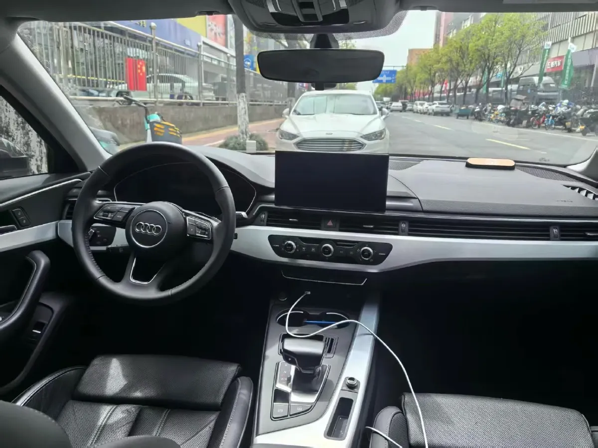 2022 Audi A4L 2.0T 190HP L4 7DCT,autocango,china used car exporter,china ev exporter,chinese used car exporter,chinese used ev exporter