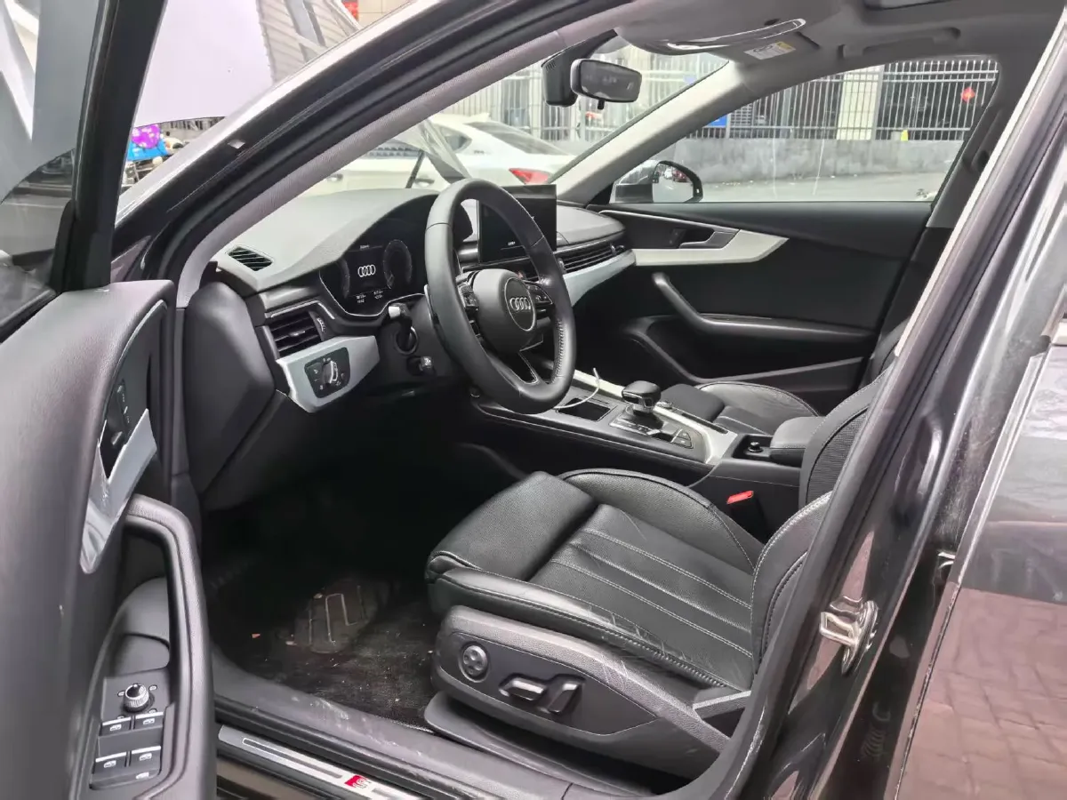 2022 Audi A4L 2.0T 190HP L4 7DCT,autocango,china used car exporter,china ev exporter,chinese used car exporter,chinese used ev exporter