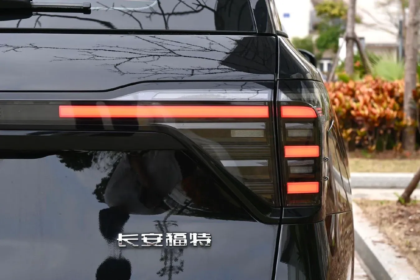 2025 Ford Edge 2.0T 252HP L4 8AT,autocango,china used car exporter,china ev exporter,chinese used car exporter,chinese used ev exporter