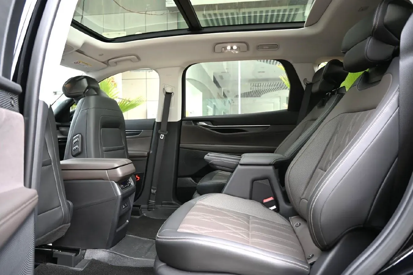 2025 Ford Edge 2.0T 252HP L4 8AT,autocango,china used car exporter,china ev exporter,chinese used car exporter,chinese used ev exporter