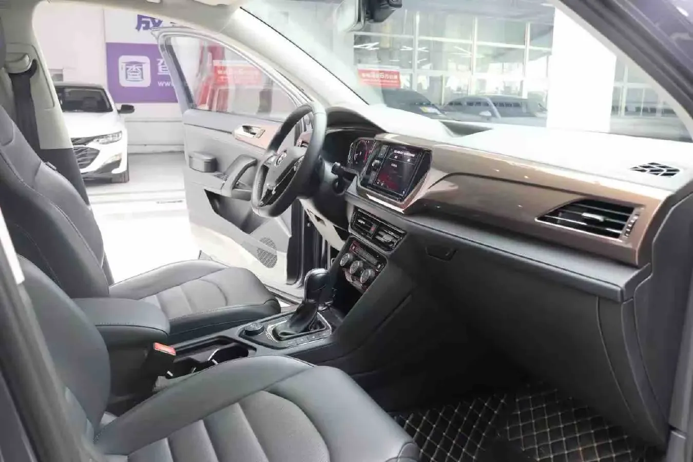 2019 Jeep Compass 1.3T 173HP L4 9AT,autocango,china used car exporter,china ev exporter,chinese used car exporter,chinese used ev exporter