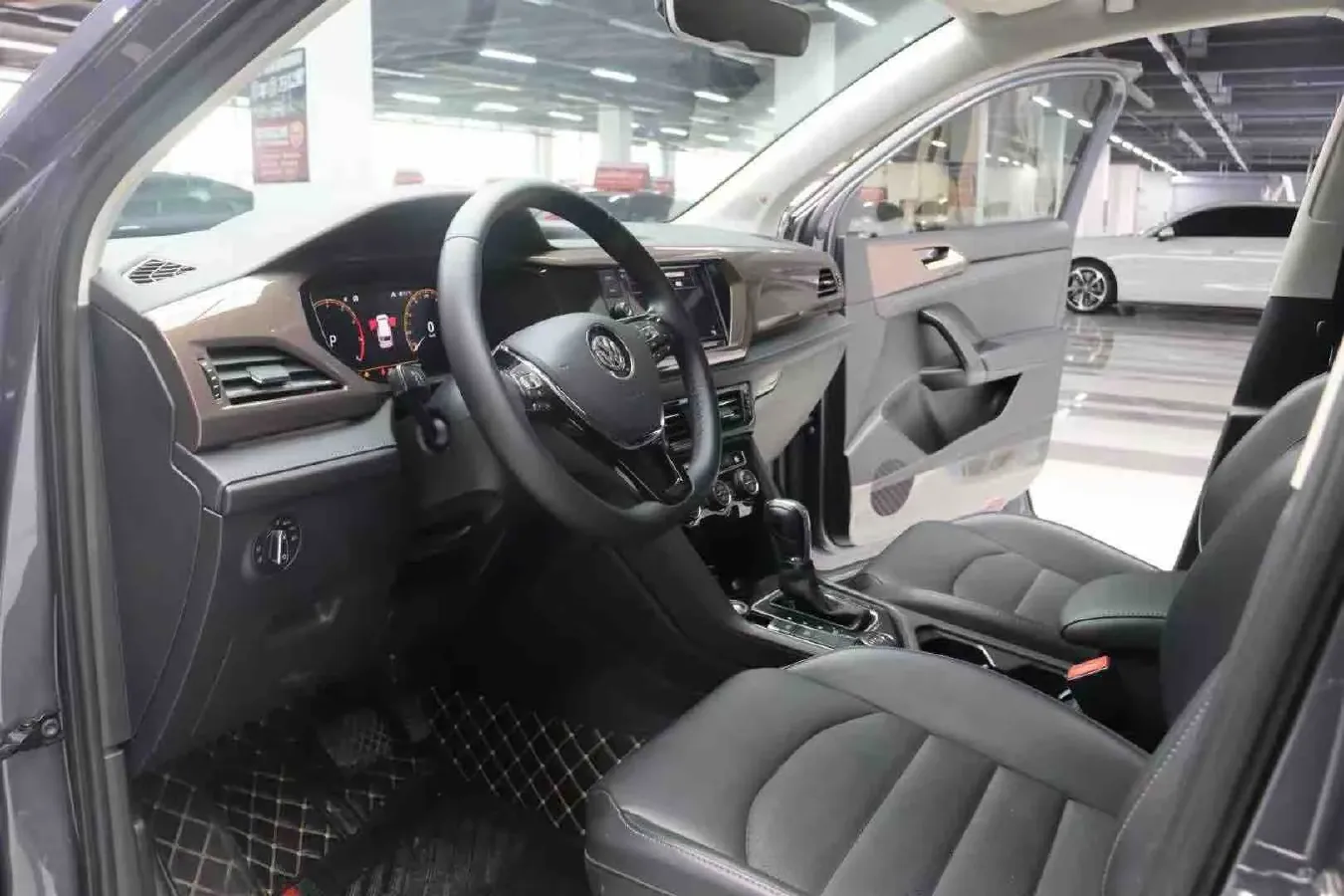 2019 Jeep Compass 1.3T 173HP L4 9AT,autocango,china used car exporter,china ev exporter,chinese used car exporter,chinese used ev exporter