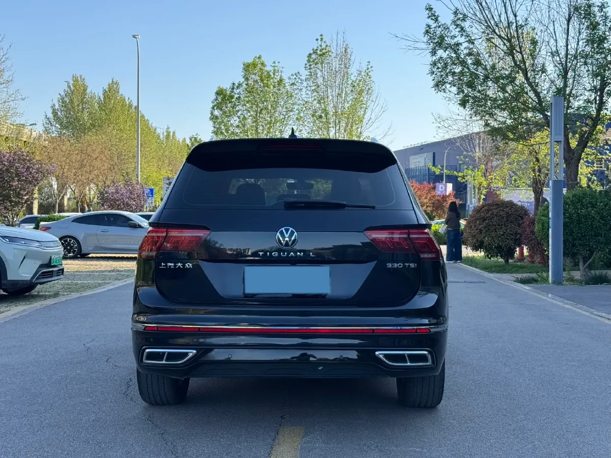2024 Volkswagen Tiguan L 2.0T 186HP L4 7DCT,autocango,china used car exporter,china ev exporter,chinese used car exporter,chinese used ev exporter