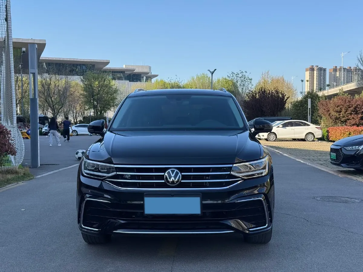 2024 Volkswagen Tiguan L 2.0T 186HP L4 7DCT,autocango,china used car exporter,china ev exporter,chinese used car exporter,chinese used ev exporter