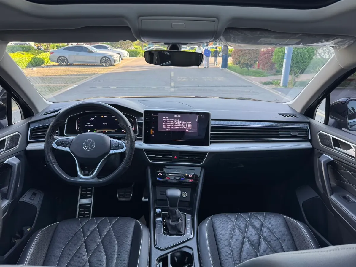 2024 Volkswagen Tiguan L 2.0T 186HP L4 7DCT,autocango,china used car exporter,china ev exporter,chinese used car exporter,chinese used ev exporter