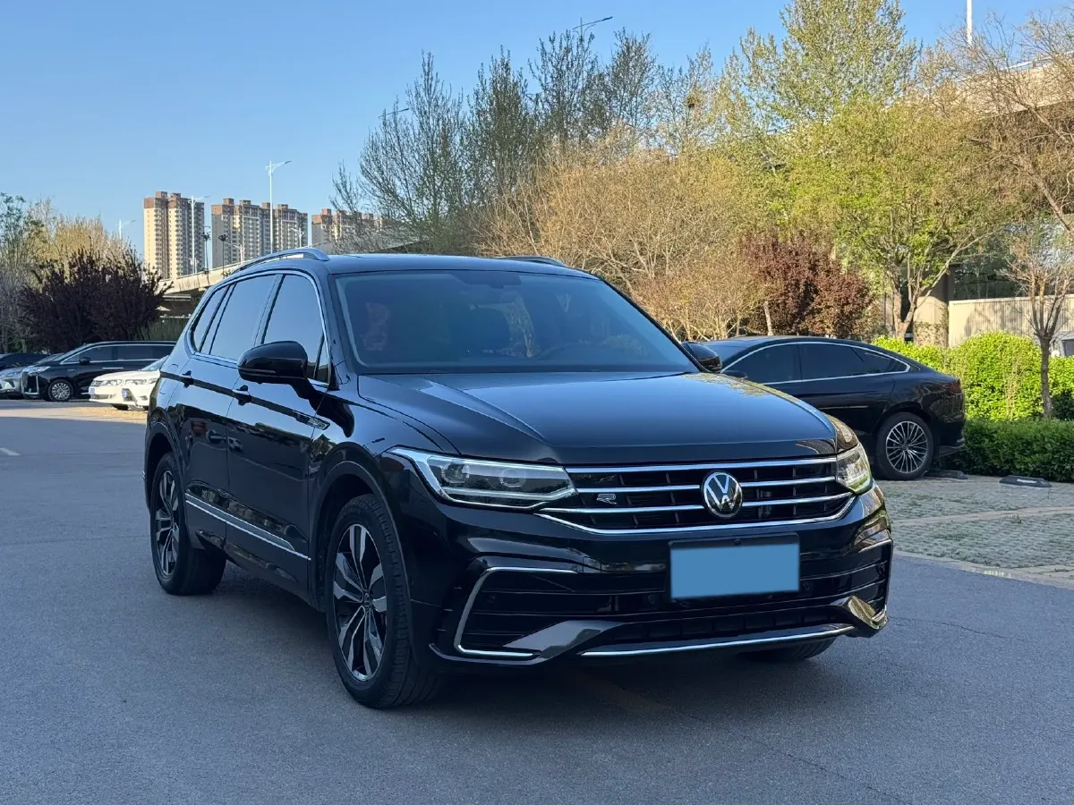 2024 Volkswagen Tiguan L 2.0T 186HP L4 7DCT,autocango,china used car exporter,china ev exporter,chinese used car exporter,chinese used ev exporter