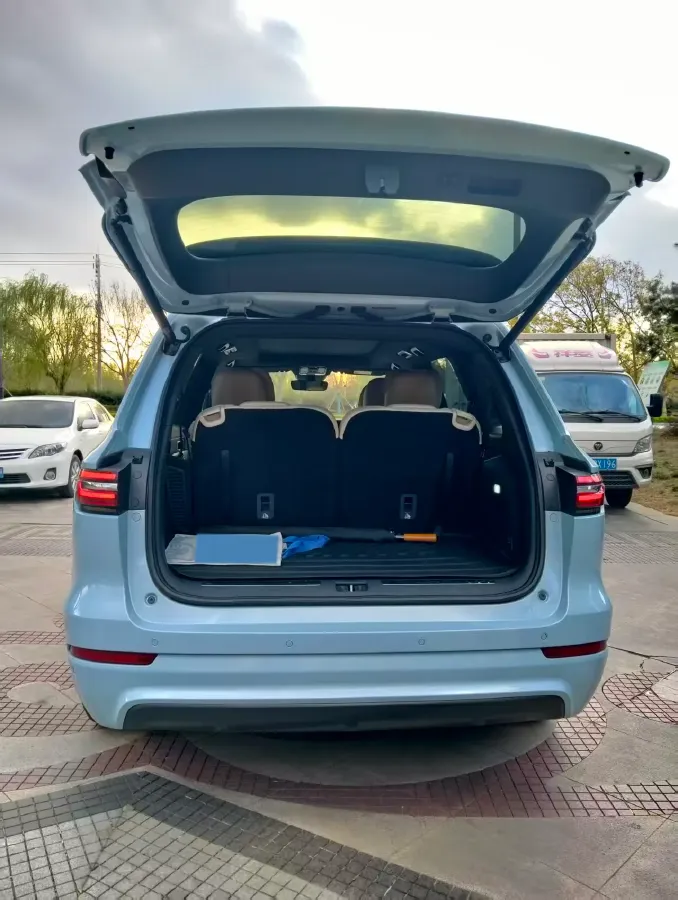 2020 Li ONE Range Extended 131HP REEV 40.5KWH,autocango,china used car exporter,china ev exporter,chinese used car exporter,chinese used ev exporter