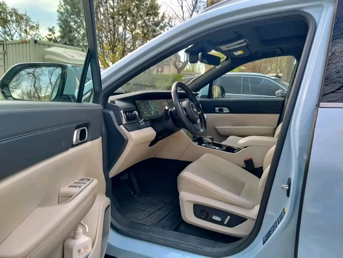 2020 Li ONE Range Extended 131HP REEV 40.5KWH,autocango,china used car exporter,china ev exporter,chinese used car exporter,chinese used ev exporter