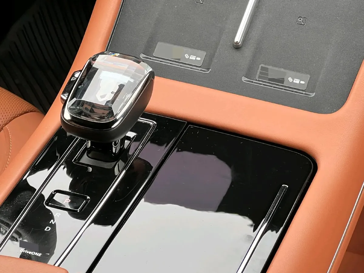 2024 AITO AITO M7 1.5T 152HP L4 REEV 42KWH,autocango,china used car exporter,china ev exporter,chinese used car exporter,chinese used ev exporter