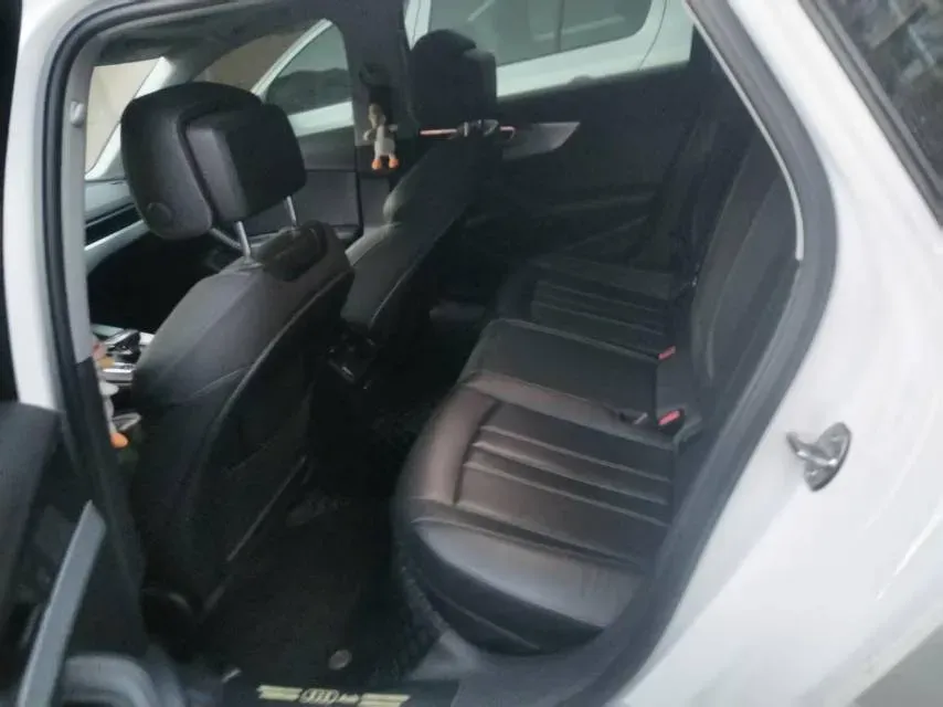 2022 Audi A4L 2.0T 190HP L4 7DCT,autocango,china used car exporter,china ev exporter,chinese used car exporter,chinese used ev exporter