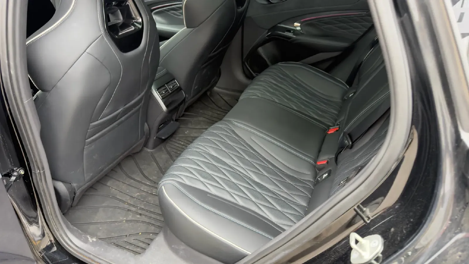 2022 AITO AITO M5 Range Extended 125HP REEV 40KWH,autocango,china used car exporter,china ev exporter,chinese used car exporter,chinese used ev exporter