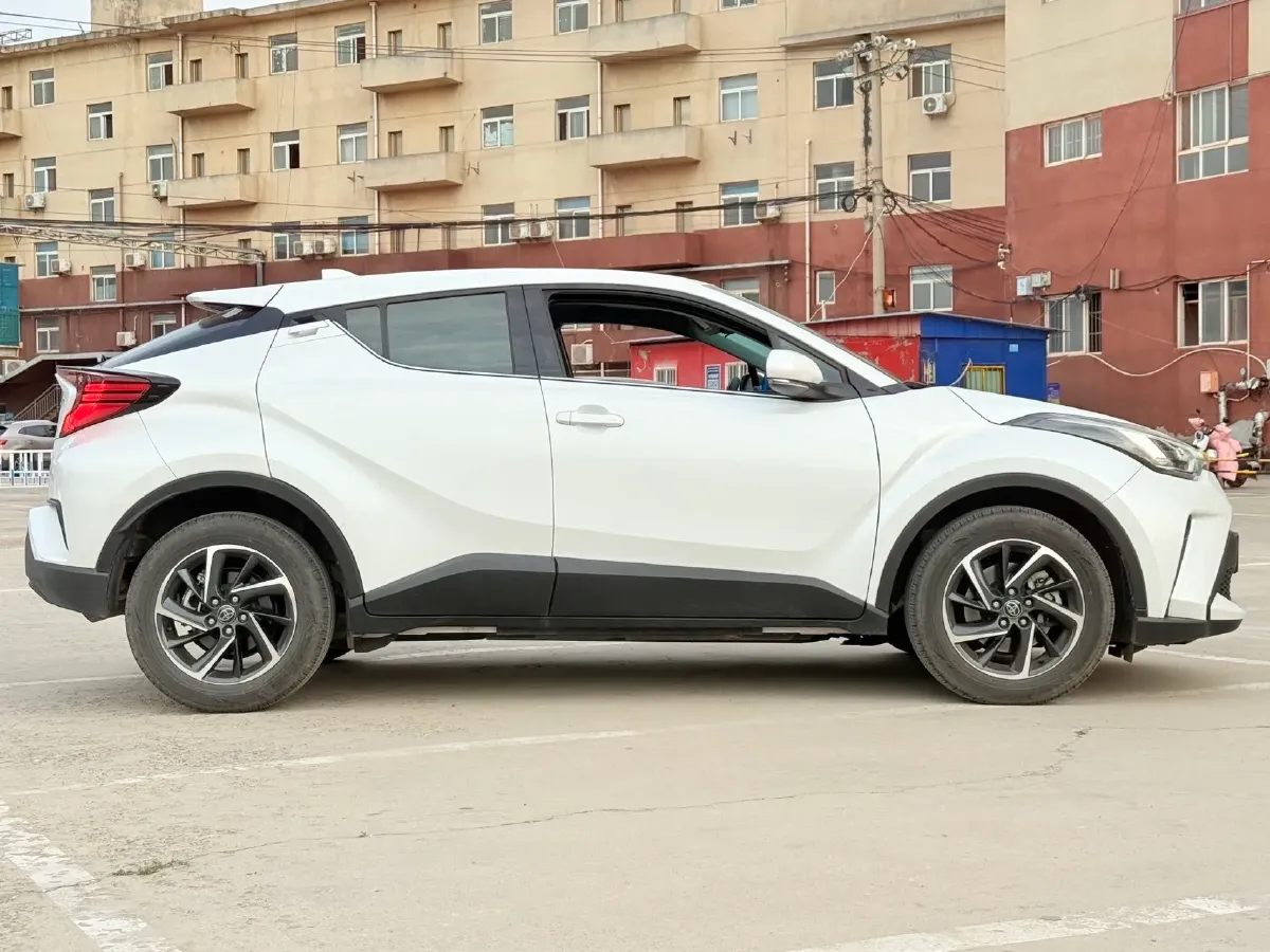 2023 Toyota C-HR 2.0L 171HP L4 CVT,autocango,china used car exporter,china ev exporter,chinese used car exporter,chinese used ev exporter