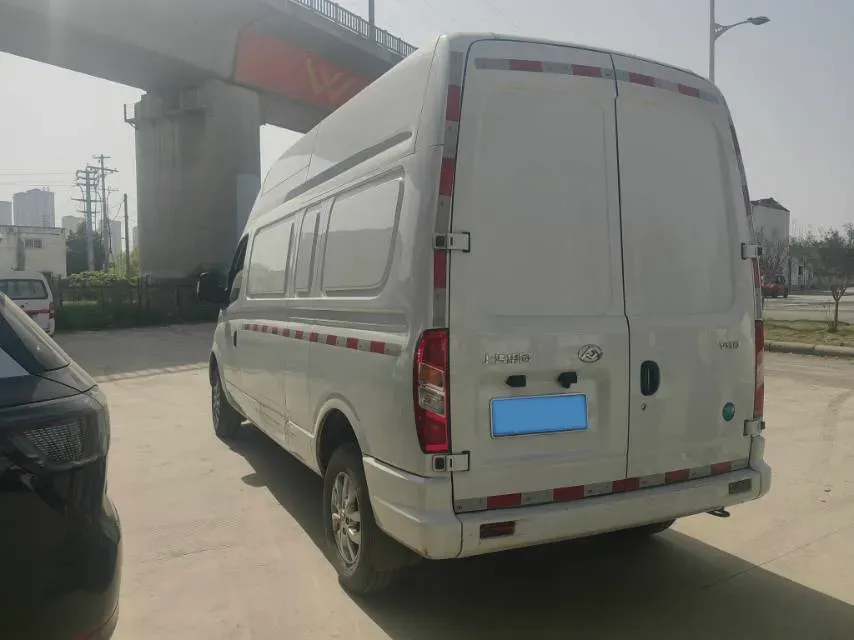 2023 MAXUS XinTu V80 2.0T 127HP L4 6MT,autocango,china used car exporter,china ev exporter,chinese used car exporter,chinese used ev exporter