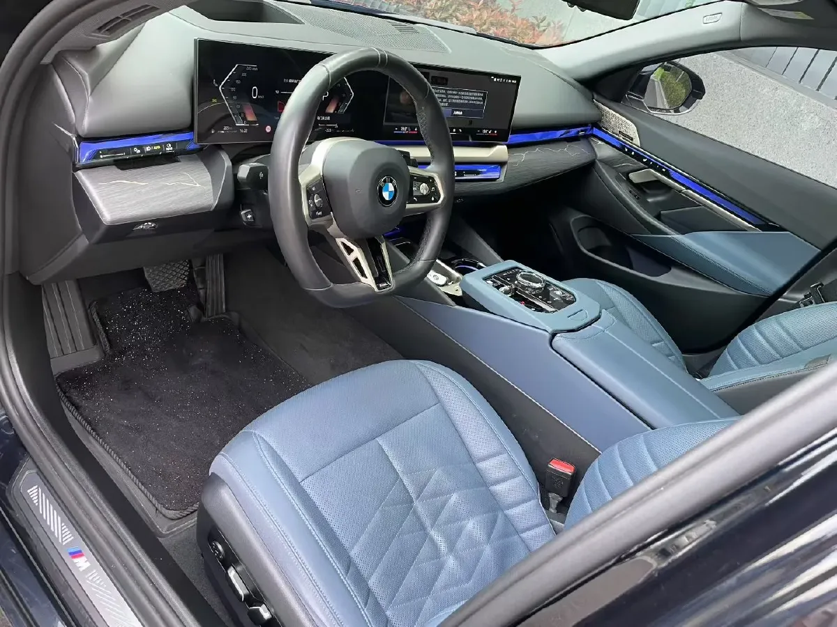 2024 BMW 5 Series 2.0T 258HP L4 8AT,autocango,china used car exporter,china ev exporter,chinese used car exporter,chinese used ev exporter