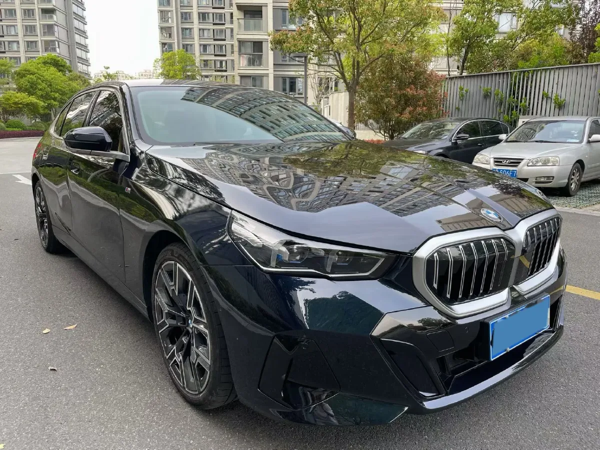 2024 BMW 5 Series 2.0T 258HP L4 8AT,autocango,china used car exporter,china ev exporter,chinese used car exporter,chinese used ev exporter