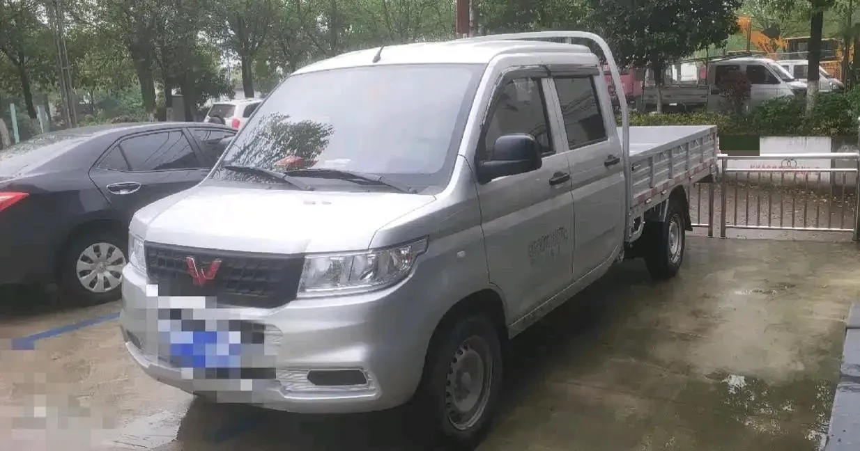 2022 WuLing RongGuang New Truck 1.5L 102HP L4 5MT,autocango,china used car exporter,china ev exporter,chinese used car exporter,chinese used ev exporter