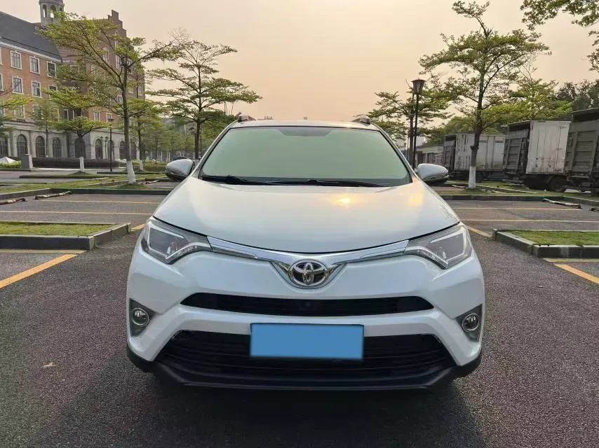 2018 Toyota RAV4 2.0L 151HP L4 CVT,autocango,china used car exporter,china ev exporter,chinese used car exporter,chinese used ev exporter