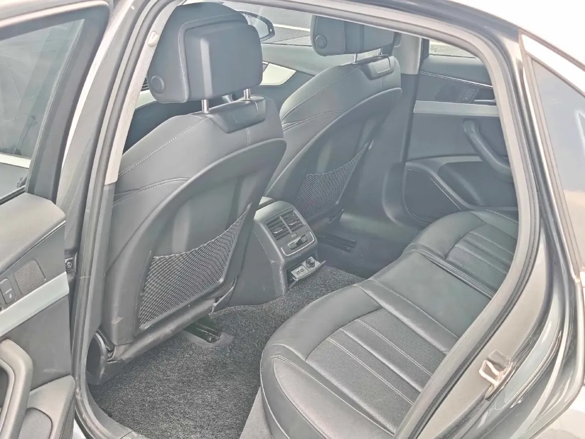 2020 Audi A4L 2.0T 190HP L4 7DCT,autocango,china used car exporter,china ev exporter,chinese used car exporter,chinese used ev exporter