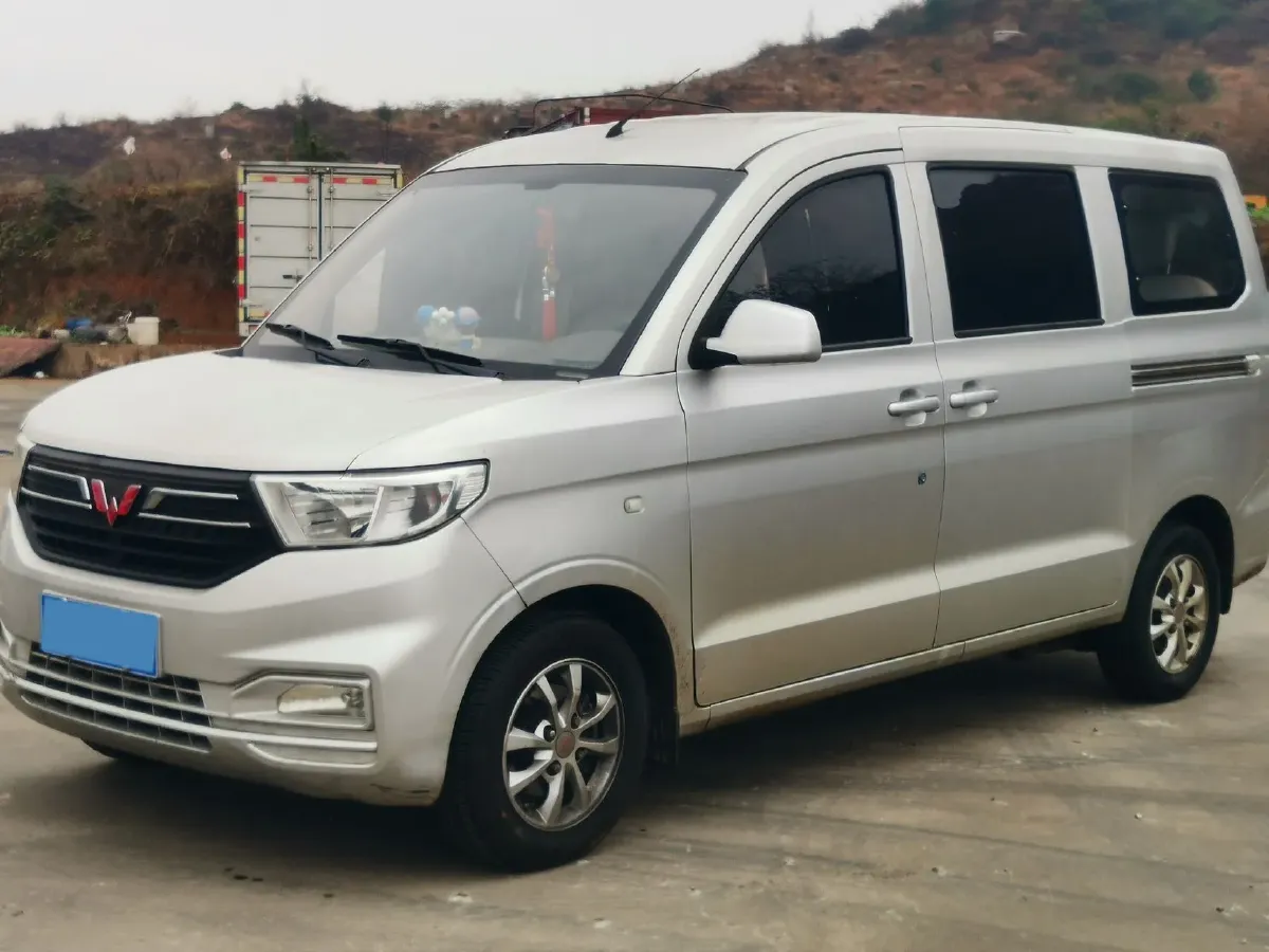 2021 WuLing HongGuang Plus 1.5T 147HP L4 6MT,autocango,china used car exporter,china ev exporter,chinese used car exporter,chinese used ev exporter
