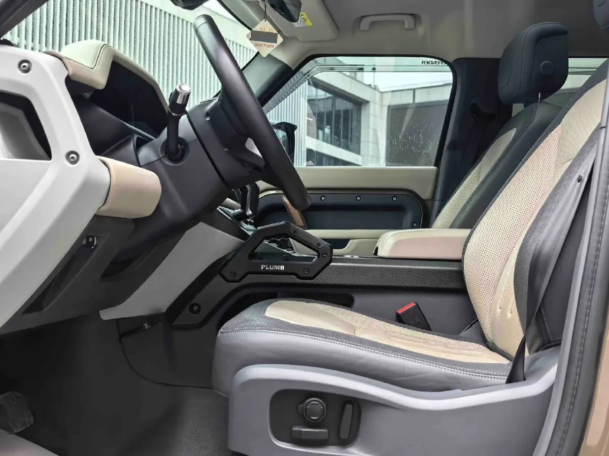 2022 Land Rover Defender 3.0T 400HP L6 8AT,autocango,china used car exporter,china ev exporter,chinese used car exporter,chinese used ev exporter