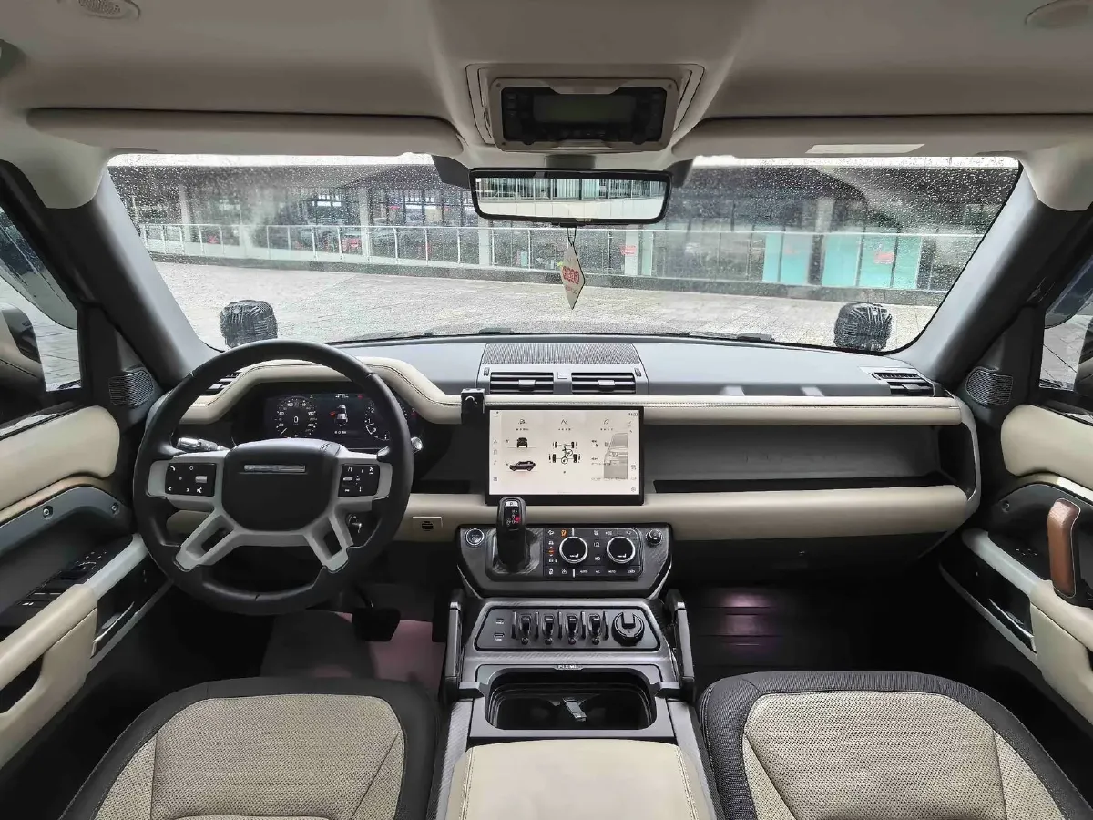 2022 Land Rover Defender 3.0T 400HP L6 8AT,autocango,china used car exporter,china ev exporter,chinese used car exporter,chinese used ev exporter