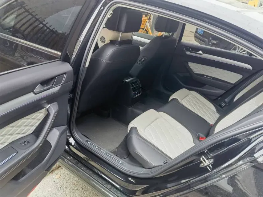 2024 Volkswagen Magotan 2.0T 186HP L4 7DCT,autocango,china used car exporter,china ev exporter,chinese used car exporter,chinese used ev exporter