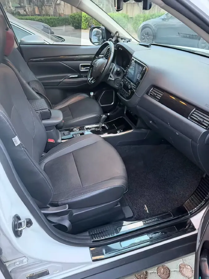 2018 Mitsubishi Outlander 2.4L 192HP L4 CVT,autocango,china used car exporter,china ev exporter,chinese used car exporter,chinese used ev exporter