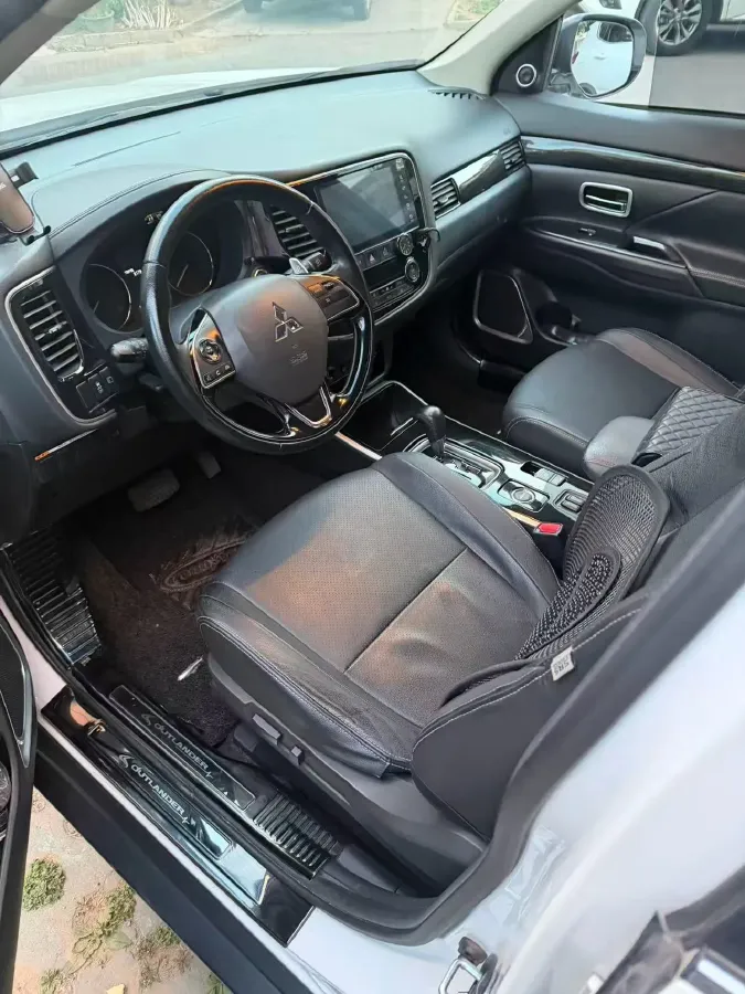 2018 Mitsubishi Outlander 2.4L 192HP L4 CVT,autocango,china used car exporter,china ev exporter,chinese used car exporter,chinese used ev exporter