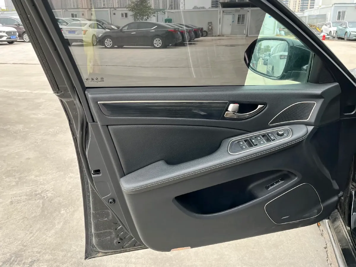 2019 Infiniti Q70 2.0T 211HP L4 7AT,autocango,china used car exporter,china ev exporter,chinese used car exporter,chinese used ev exporter