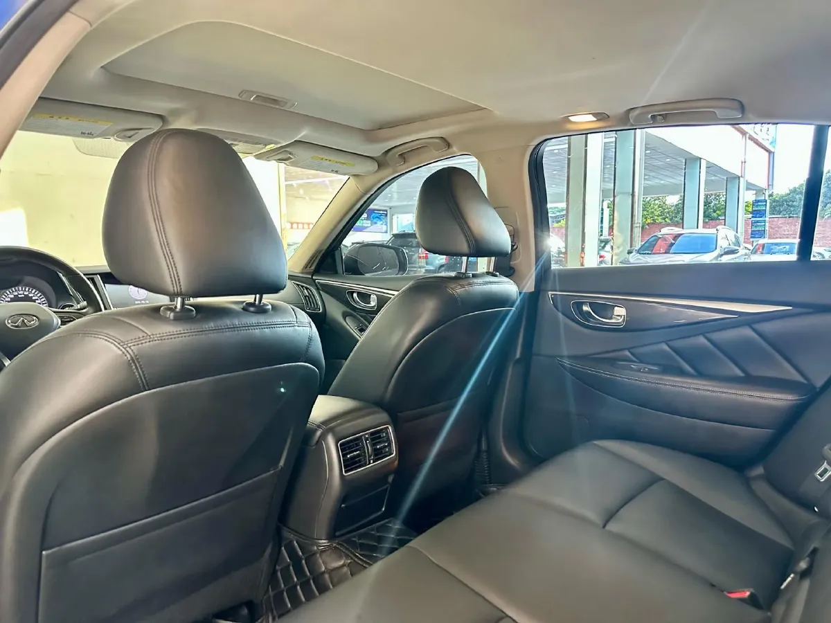 2018 Jeep Grand Commander 2.0T 265HP L4 9AT,autocango,china used car exporter,china ev exporter,chinese used car exporter,chinese used ev exporter