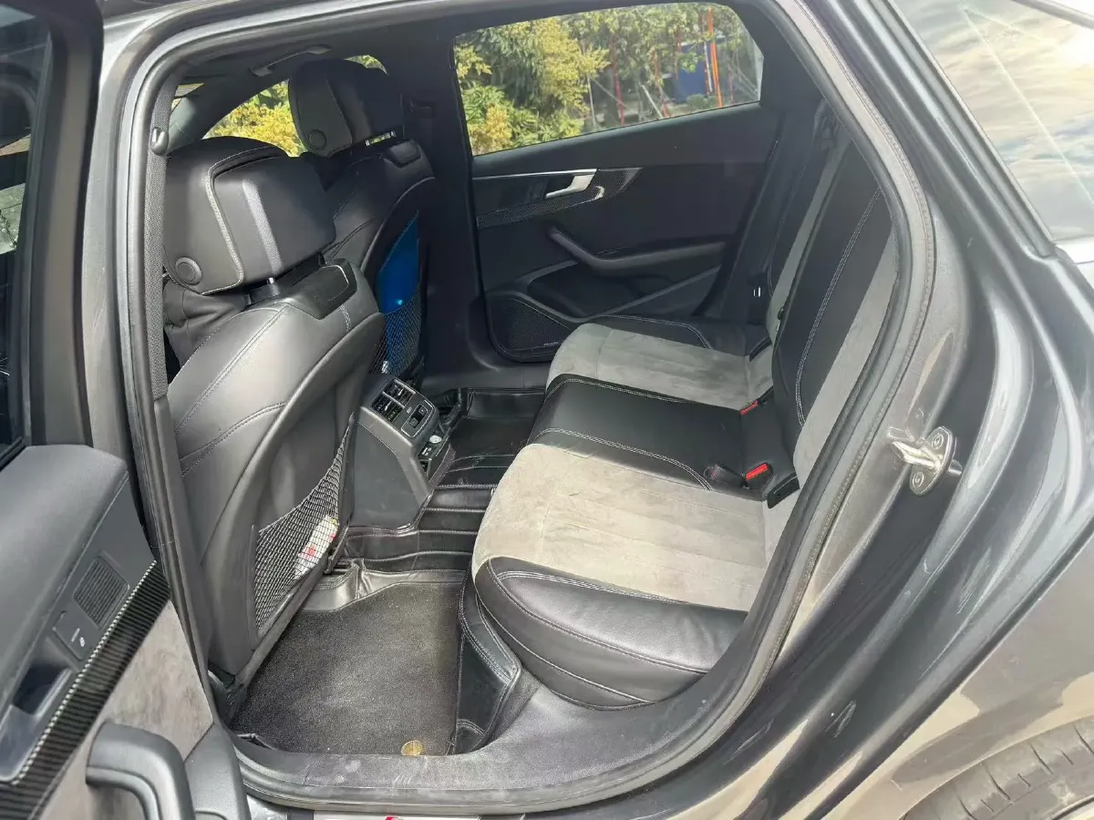 2020 Audi A4L 2.0T 252HP L4 7DCT,autocango,china used car exporter,china ev exporter,chinese used car exporter,chinese used ev exporter