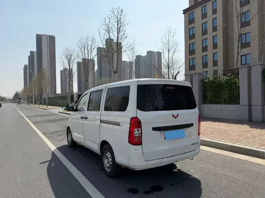 2018 WuLing RongGuang V 1.2L 88HP L4 5MT,autocango,china used car exporter,china ev exporter,chinese used car exporter,chinese used ev exporter