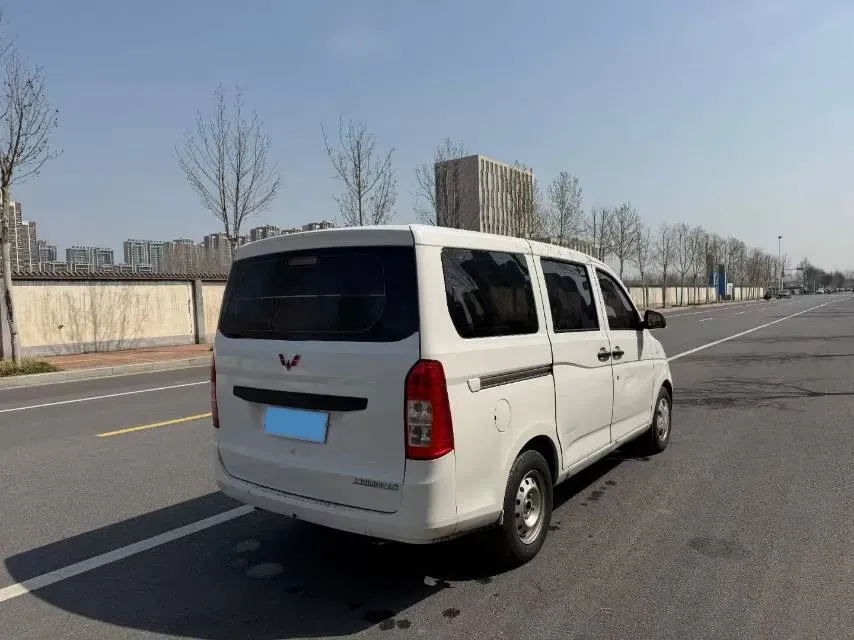 2018 WuLing RongGuang V 1.2L 88HP L4 5MT,autocango,china used car exporter,china ev exporter,chinese used car exporter,chinese used ev exporter