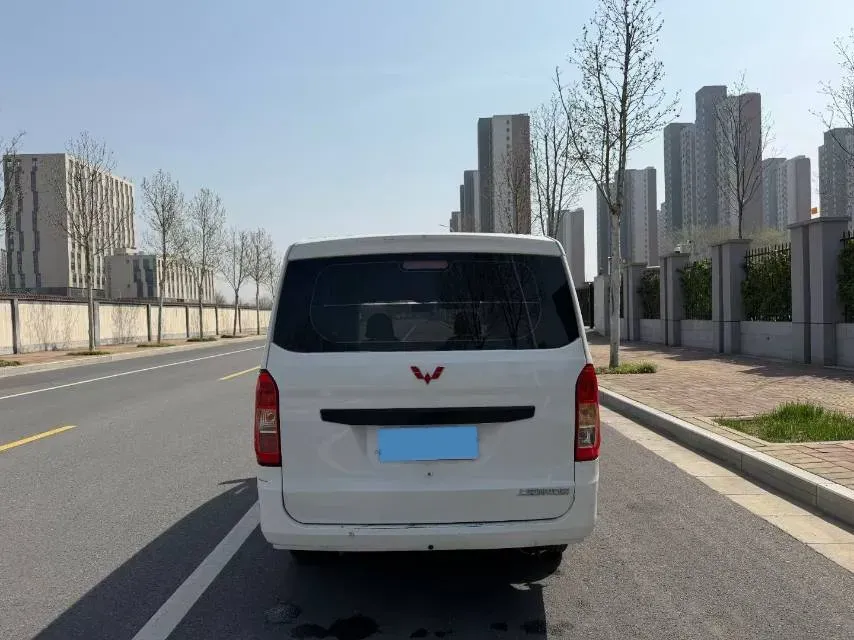 2018 WuLing RongGuang V 1.2L 88HP L4 5MT,autocango,china used car exporter,china ev exporter,chinese used car exporter,chinese used ev exporter