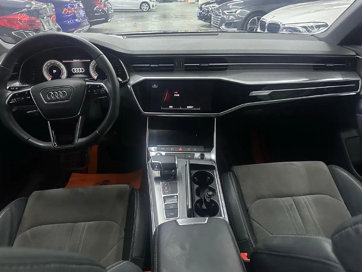 2022 Audi A6L 2.0T 190HP L4 7DCT,autocango,china used car exporter,china ev exporter,chinese used car exporter,chinese used ev exporter