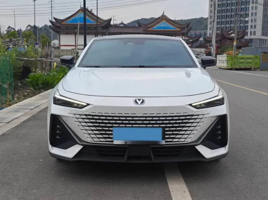 2023 ChangAn UNI-V 1.5T 188HP L4 7DCT,autocango,china used car exporter,china ev exporter,chinese used car exporter,chinese used ev exporter