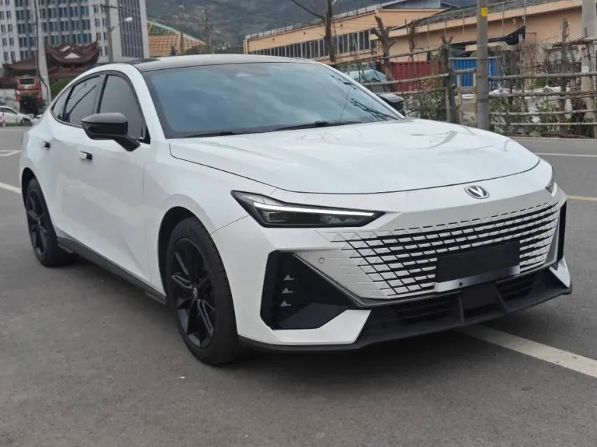 2023 ChangAn UNI-V 1.5T 188HP L4 7DCT,autocango,china used car exporter,china ev exporter,chinese used car exporter,chinese used ev exporter