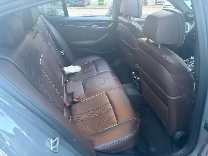 2022 BMW 5 Series 3.0T 340HP L6 8AT,autocango,china used car exporter,china ev exporter,chinese used car exporter,chinese used ev exporter