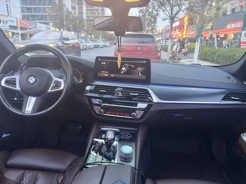 2022 BMW 5 Series 3.0T 340HP L6 8AT,autocango,china used car exporter,china ev exporter,chinese used car exporter,chinese used ev exporter