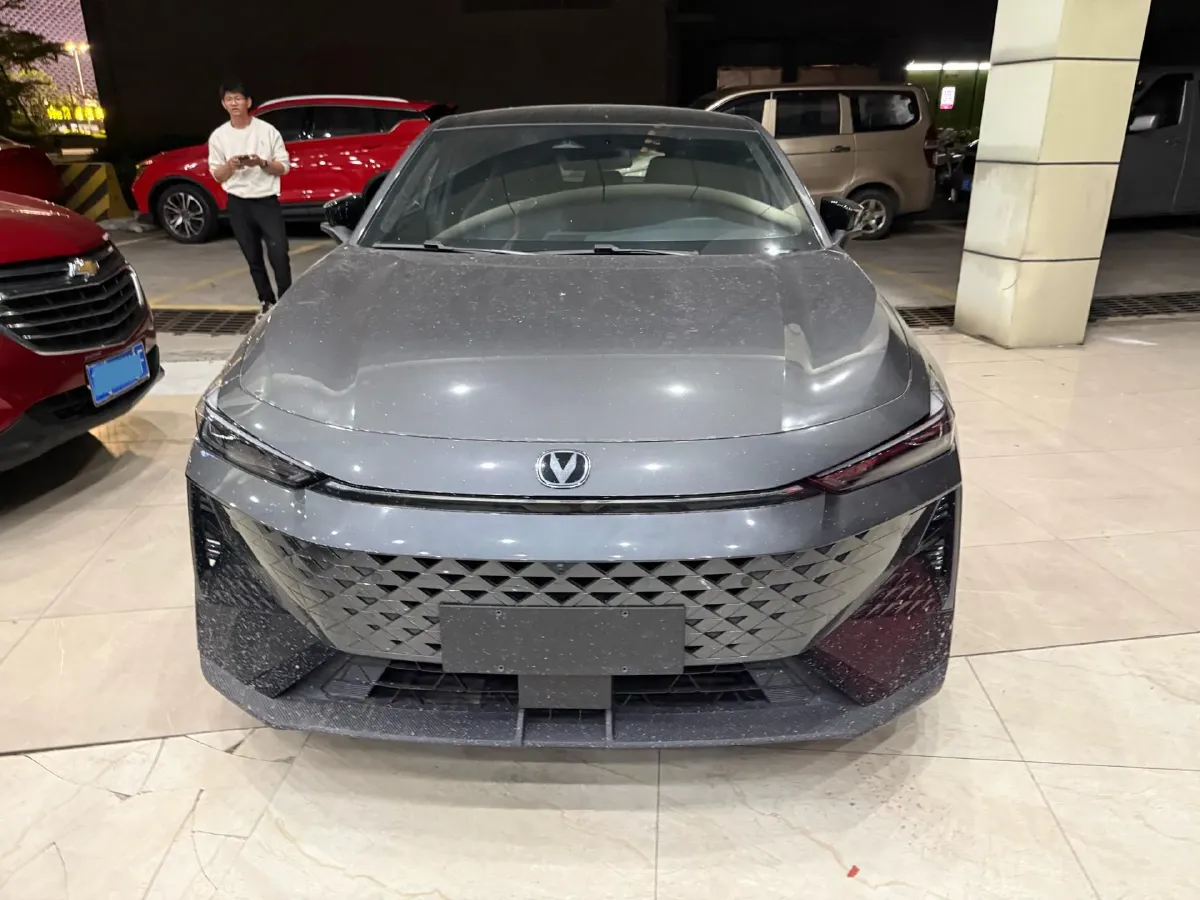 2024 ChangAn UNI-V 1.5T 188HP L4 7DCT,autocango,china used car exporter,china ev exporter,chinese used car exporter,chinese used ev exporter