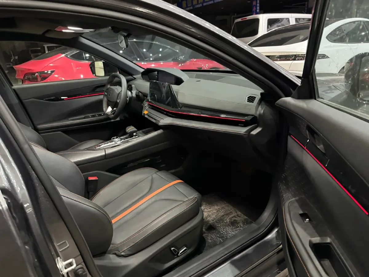 2024 ChangAn UNI-V 1.5T 188HP L4 7DCT,autocango,china used car exporter,china ev exporter,chinese used car exporter,chinese used ev exporter